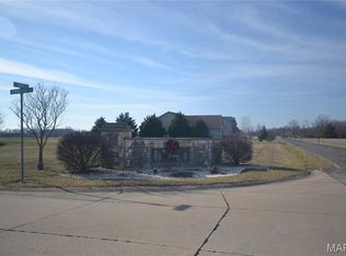 4132 Summer Oak Dr, Smithton, IL 62285