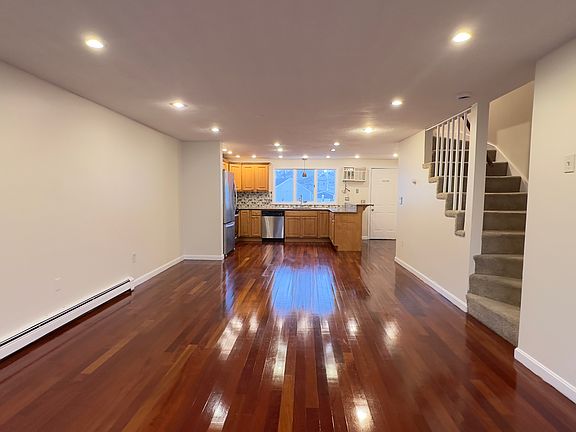 4th image of 86 Atwood St #1