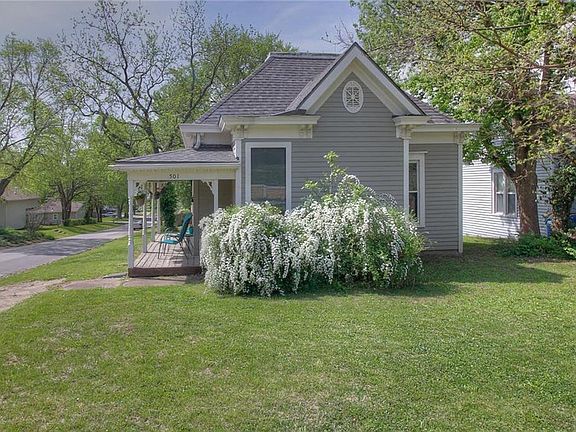 3rd image of 501 W Liberty Dr