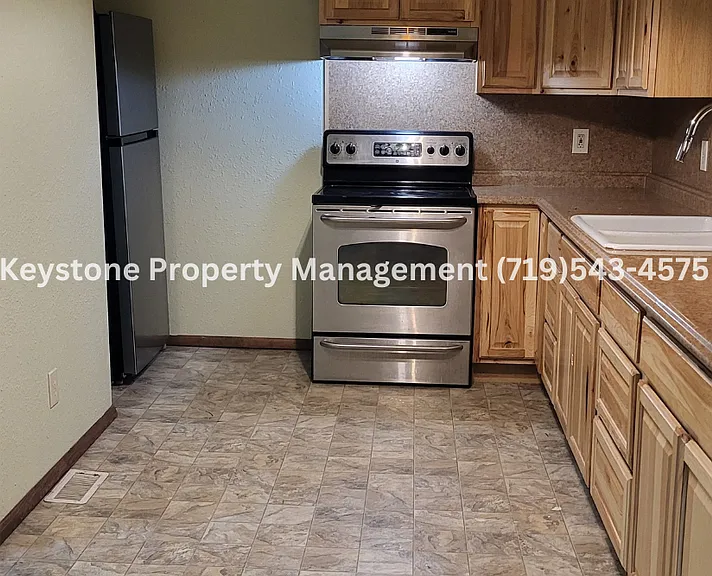 420 W 10th St #3 — Photo 5