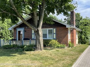 82 Saint Peters Pl, Keyport, NJ 07735