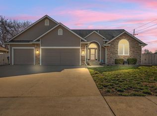 4430 SW Cambridge Ave, Topeka, KS 66610