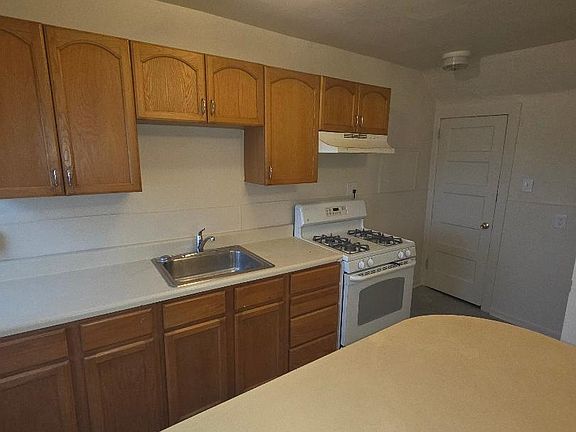 4th image of 7166 Radbourne Rd
