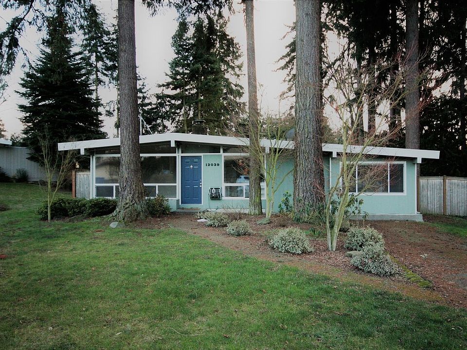 1st image of 12039 SE 42nd St #1
