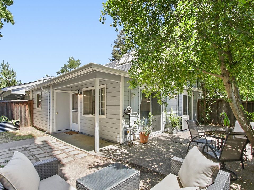 1st image of 3062 Woods Cir