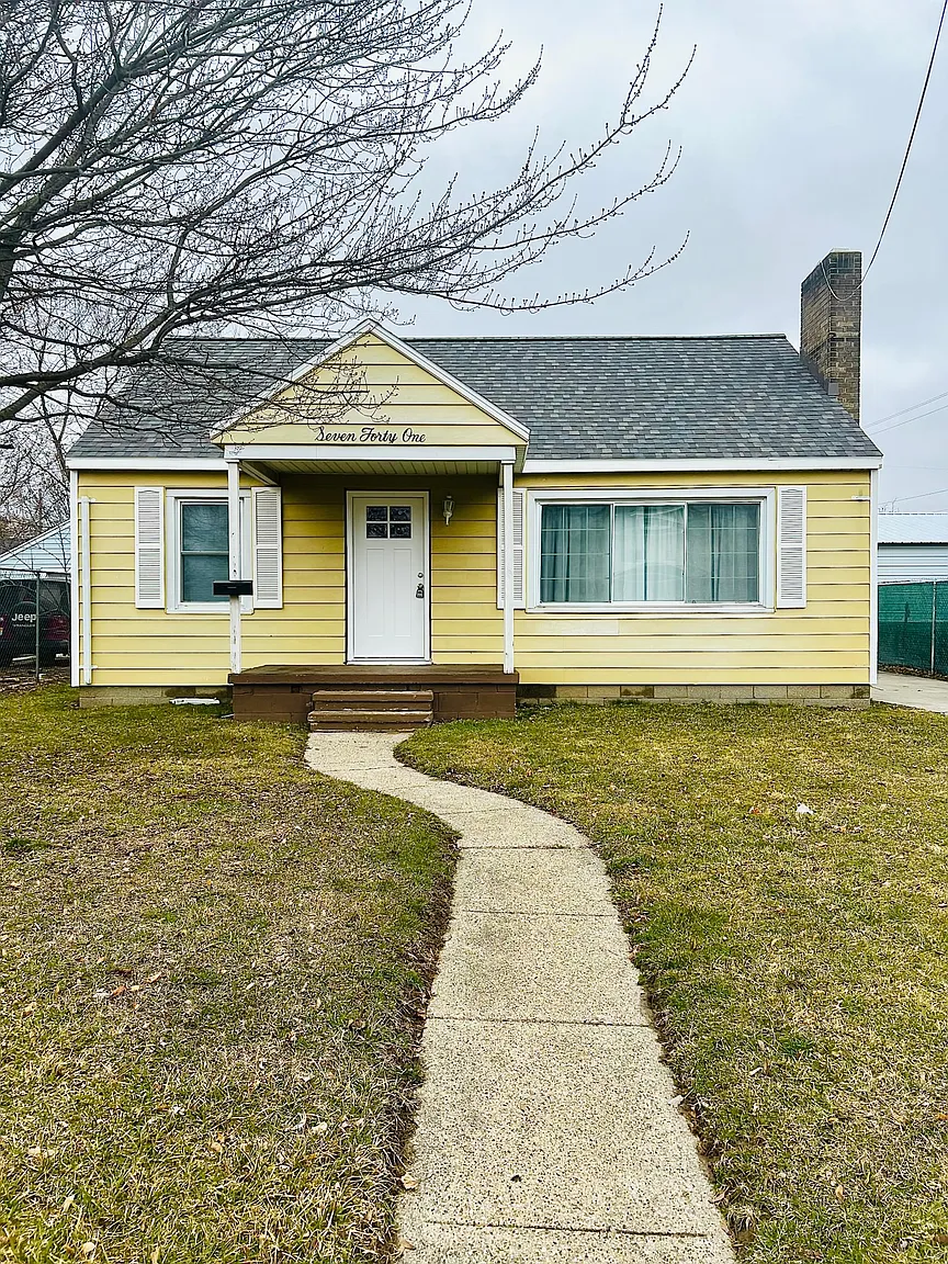 741 Banghart St photo 1
