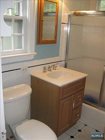 3 bed, 1.5 bath, 1330 sqft, $2,800 — Photo 3