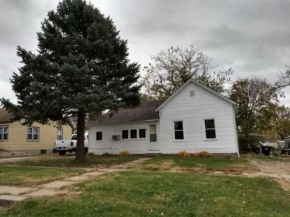 207 W Oak St, Cedar Bluffs, NE 68015