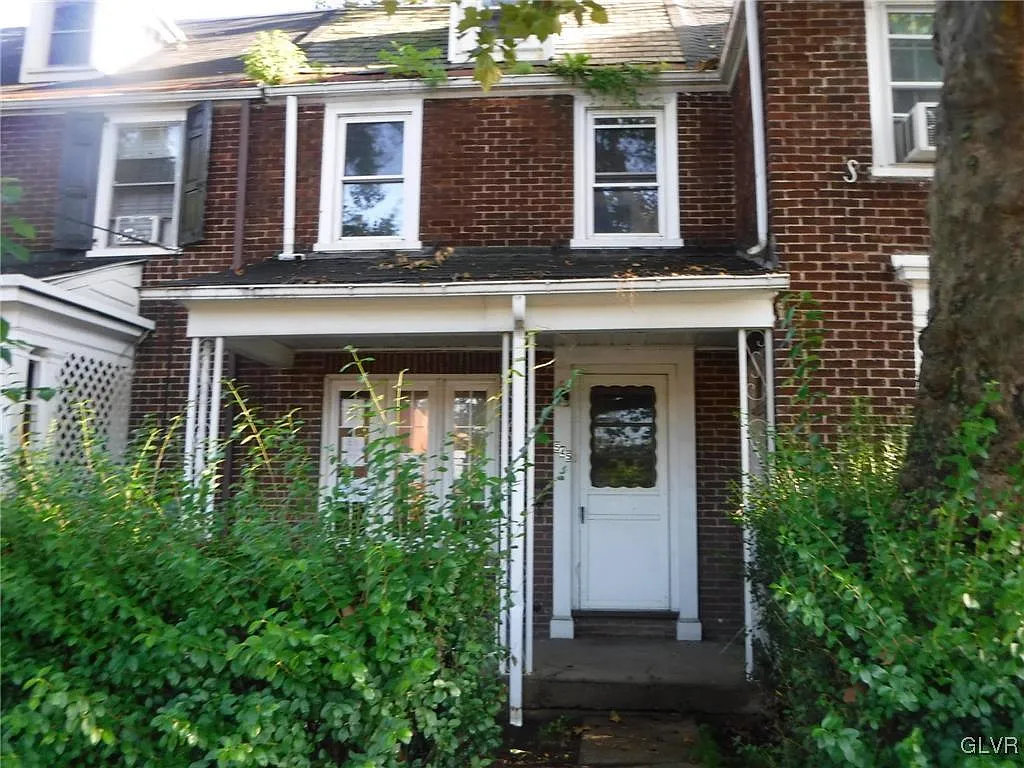 3 bed, 1.0 bath, 1680 sqft, $2,000 — Photo 1