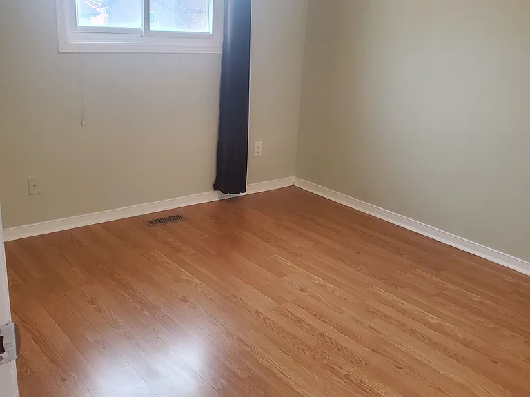 104 Houseman Cres — Photo 18