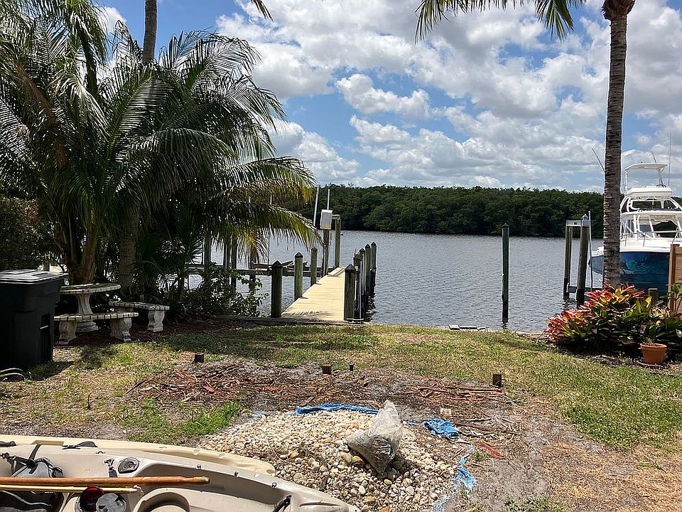2nd image of 134 SW Hideaway Pl