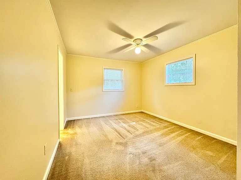 912 Englewood St — Photo 11