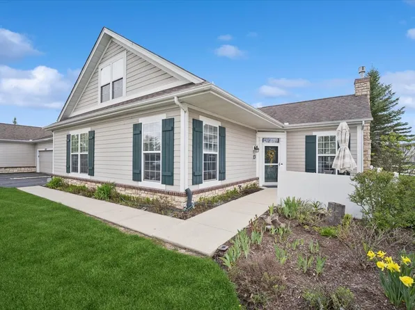 640 Schumann St, Woodstock, IL 60098