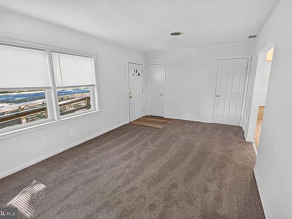 4th image of 12631 Somerset Ave