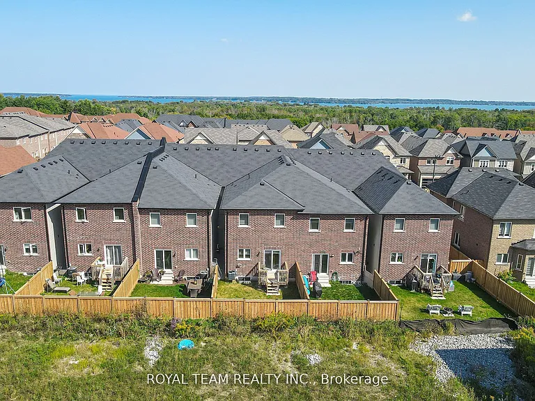 1246 Peelar Cres — Photo 30