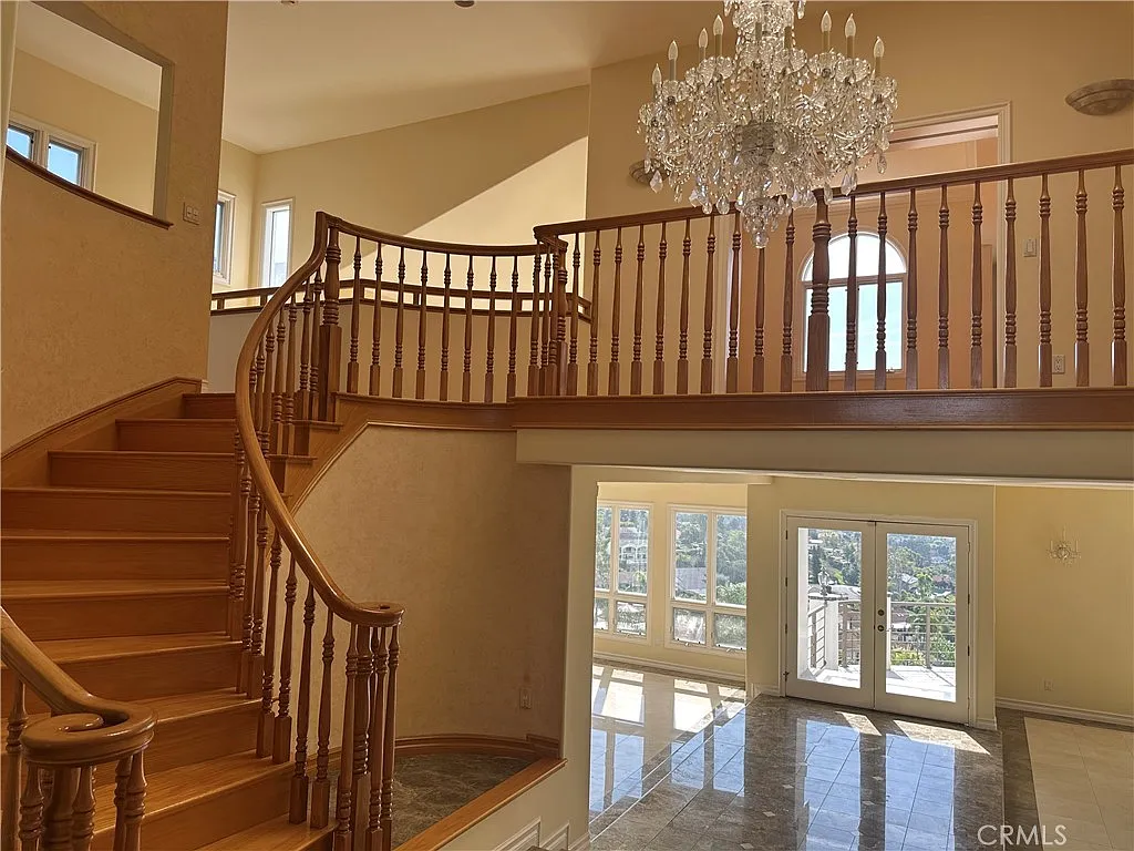 5 bed, 4.5 bath, 5428 sqft, $10,000 — Photo 3