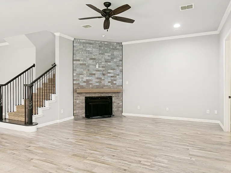 2450 Sunderland Ln — Photo 6