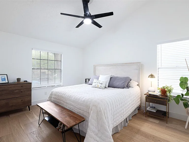8812 United Kingdom Dr — Photo 16