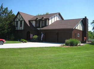 205 Maple Ln, Fulton, IL 61252