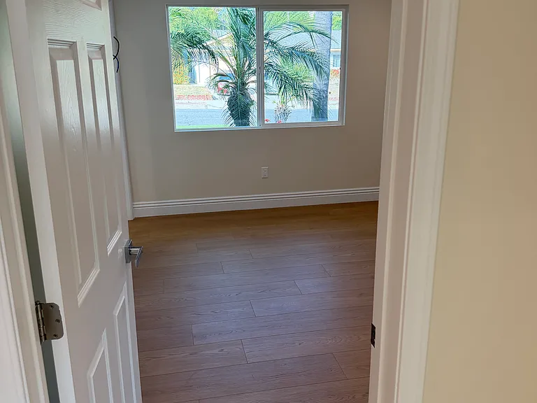 11575 Garrick Ave — Photo 29