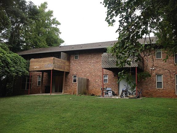 3rd image of 901 Flanders Ln APT 1