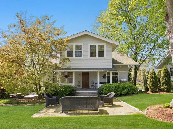 17 Ballwood Rd, Old Greenwich, CT 06870