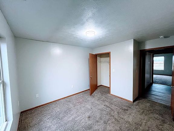 5th image of 242 Elizabeth Dr