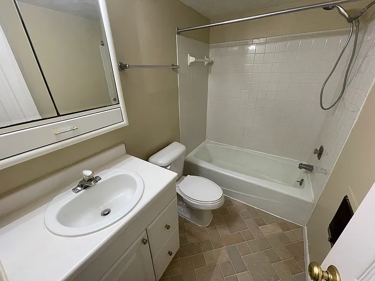 2421 Kerry St #9 — Photo 6