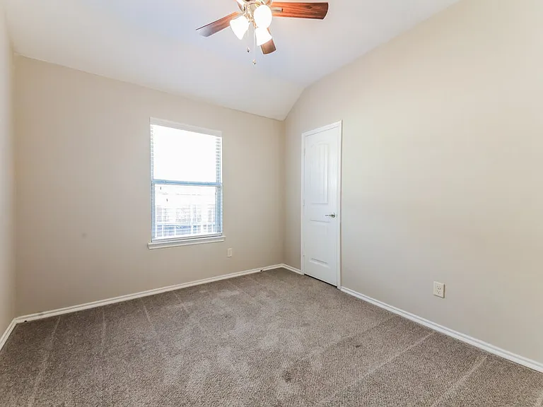 1429 Hawk Valley Dr — Photo 13