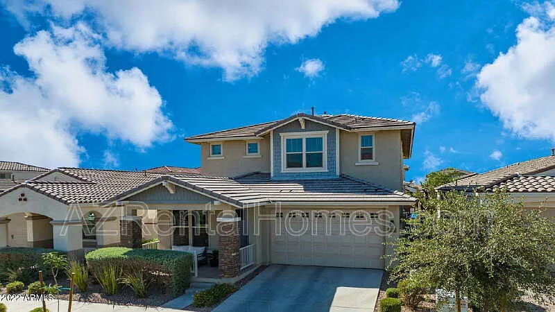 5 bed, 4.5 bath, 3221 sqft, $4,100 — Photo 2