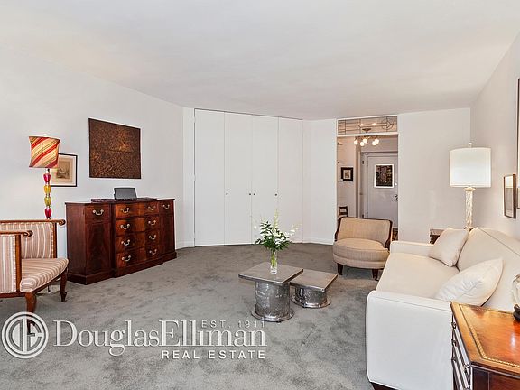 4th image of 337 E 50th St APT 4D