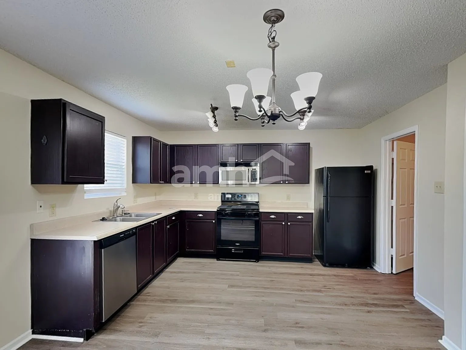 3 bed, 2.5 bath, 1990 sqft, $2,095 — Photo 4