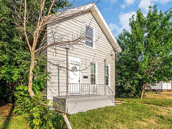 2nd image of 1215 Racine STREET