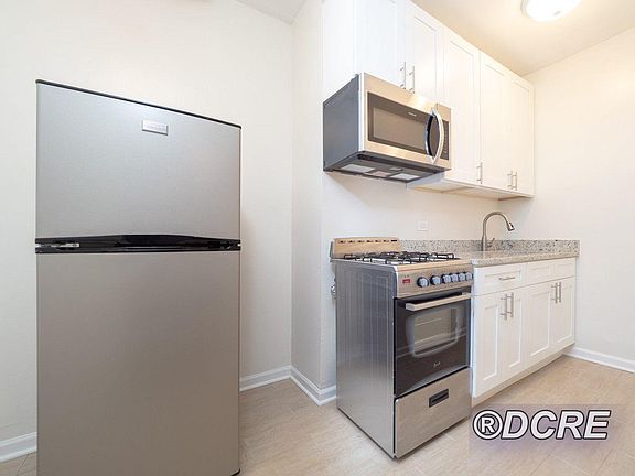 4th image of 1545 W Fargo Ave #1K