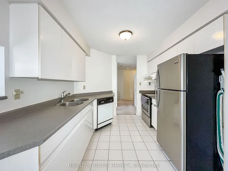 24 Wellesley St W #1113 — Photo 32