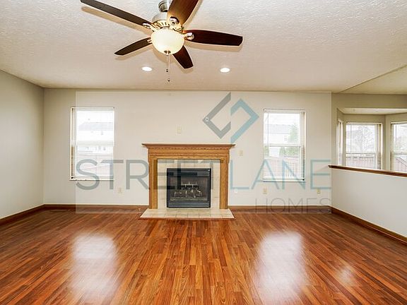 3rd image of 900 Wallace Dr