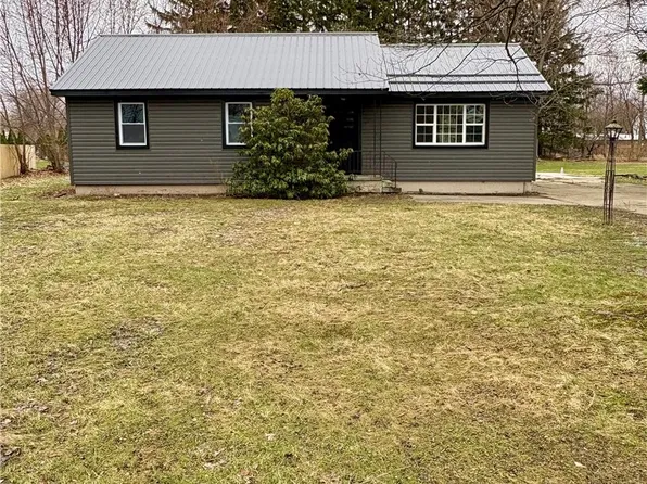 32 Chautauqua St, Fredonia, NY 14063