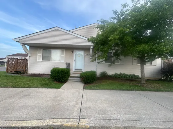 28167 Raleigh Crescent Dr, Chesterfield, MI 48051