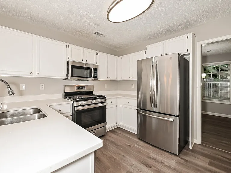 85 Paris Dr — Photo 7