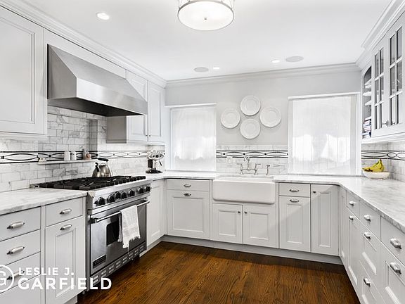 5th image of 159 E 82nd St