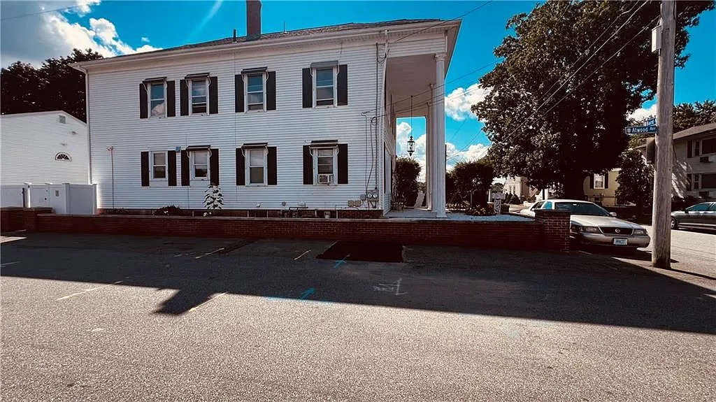 2 bed, 1.0 bath, 1260 sqft, $2,000 — Photo 3