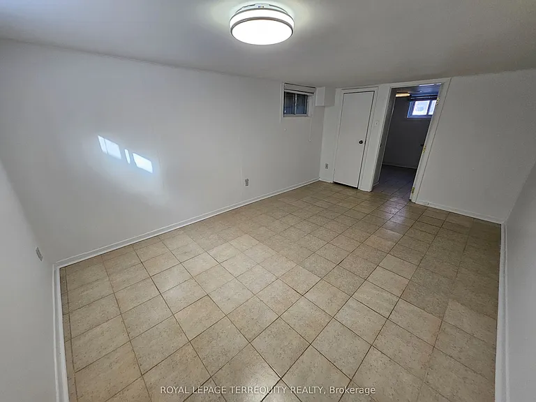 557 Lawrence Ave W — Photo 5