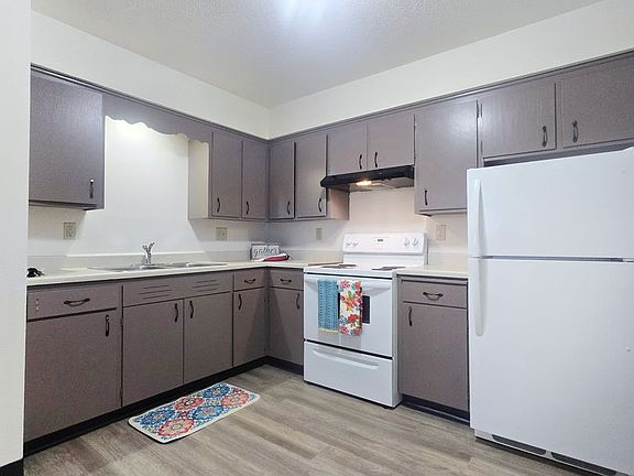 4th image of 904 Thomas Ave NE #1
