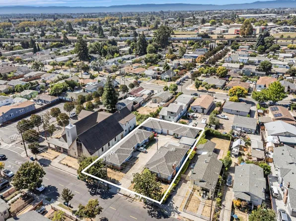 Montgomery Ave, Hayward, CA 94541