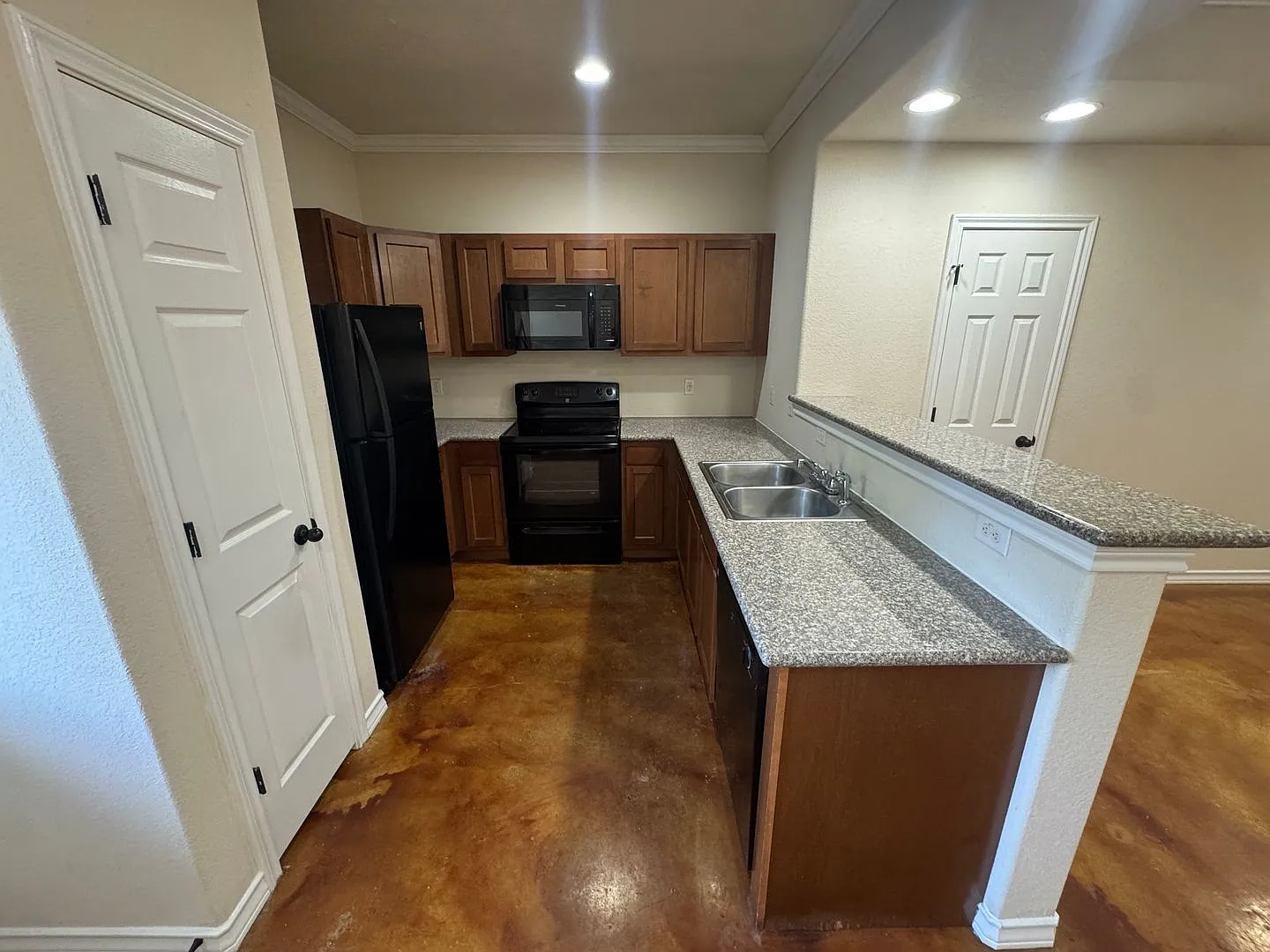 Townhome Located Near Retama Park — Photo 4
