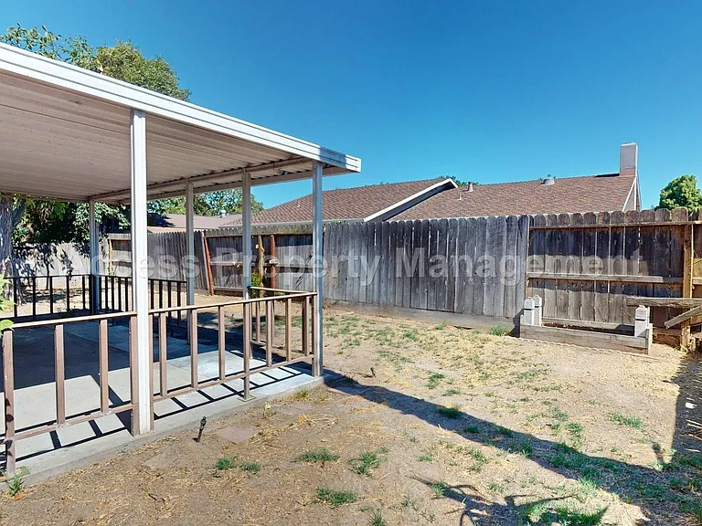 1441 Montclair Dr — Photo 33