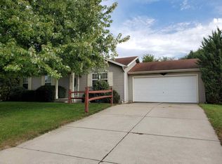 56750 Meadow Glen Dr, Elkhart, IN 46516