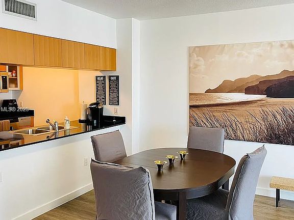 5th image of 1750 N Bayshore Dr APT 3204