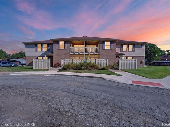 2nd image of 61175 Greenwood Dr