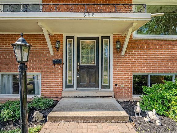 3rd image of 668 Maclaren Dr